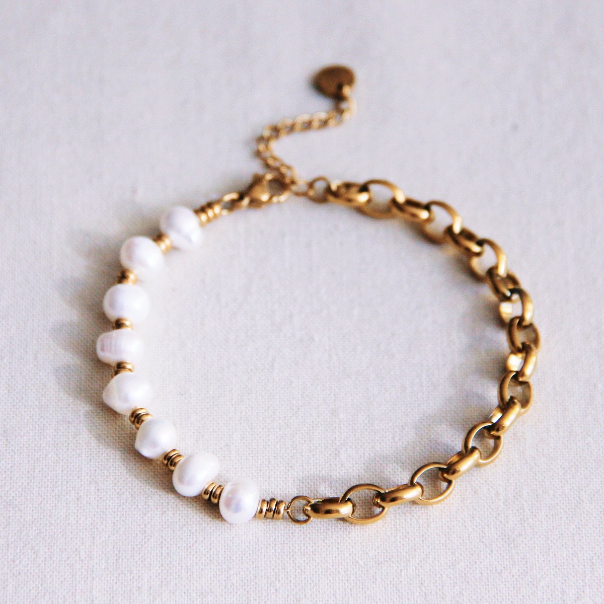 Grobgliedriges Armband mit Perlen