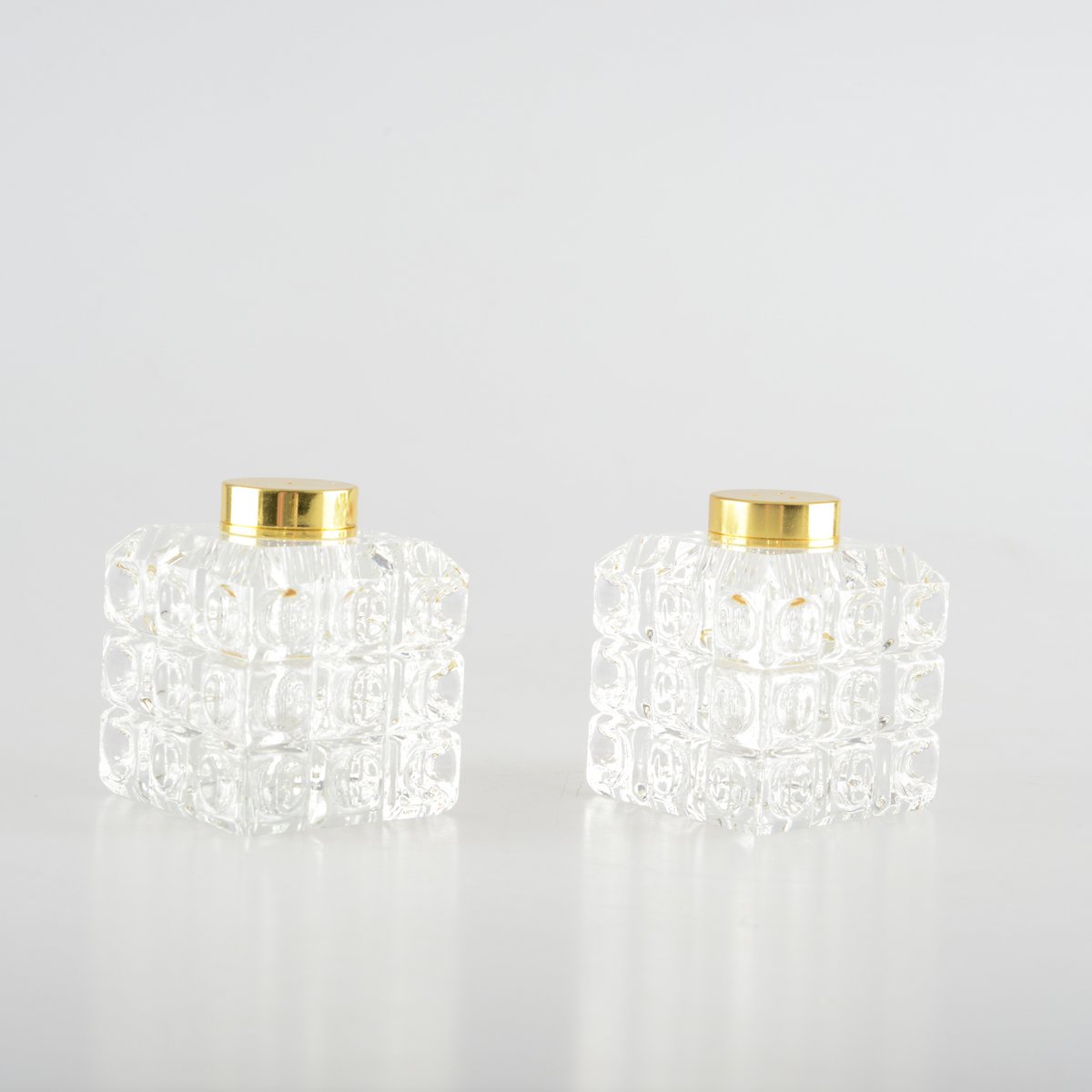 SALZ- UND PFEFFERSTREUER AUS GLAS 5X5X5CM