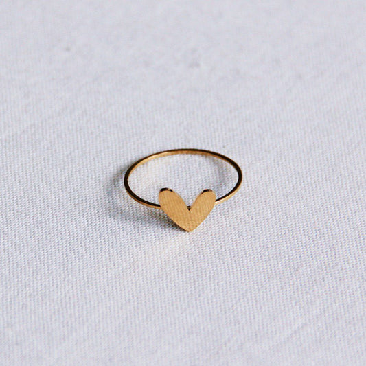 Minimalistischer Ring aus Edelstahl mit Herz – Gold