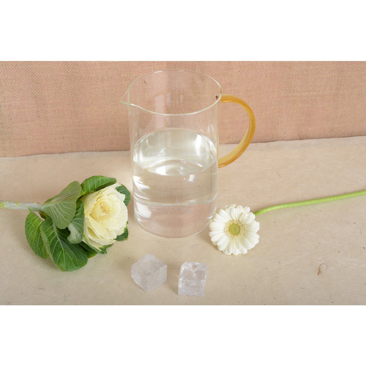 GLASKRUG MIT GELBEM GRIFF 1,5 l