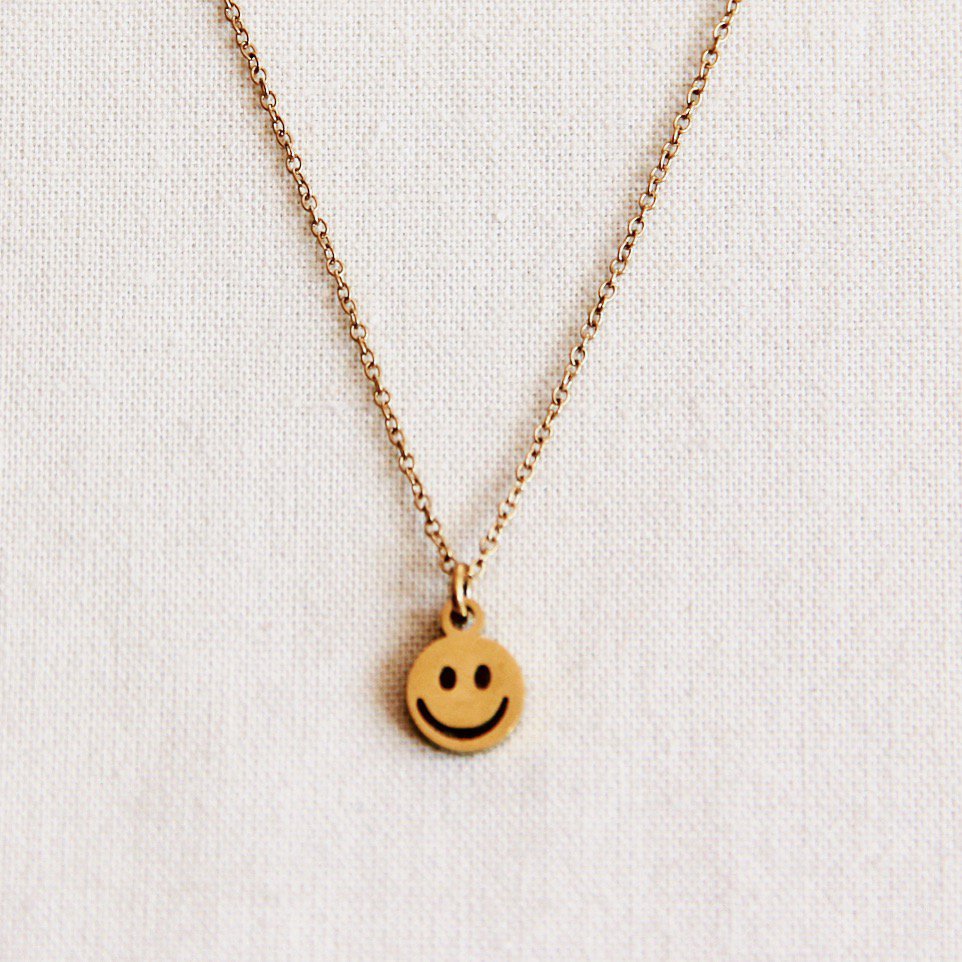 Feine Edelstahlkette mit Smiley – Gold