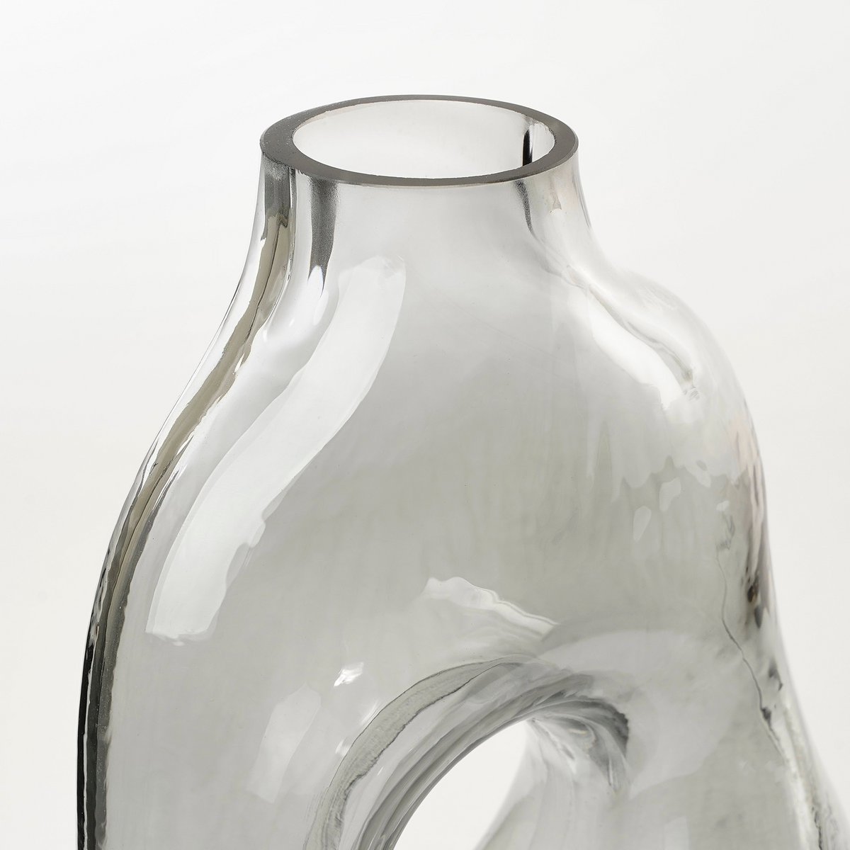 Jay Vase – L19 x B11 x H25 cm – Glas – Hellgrau